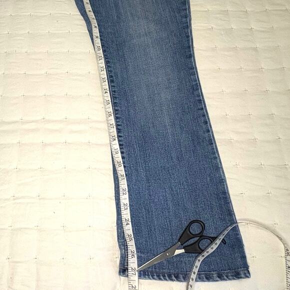 Old Navy The Sweetheart Jeans Women’s 12 Short | Light Blue Straight Leg - Picture 10 of 11